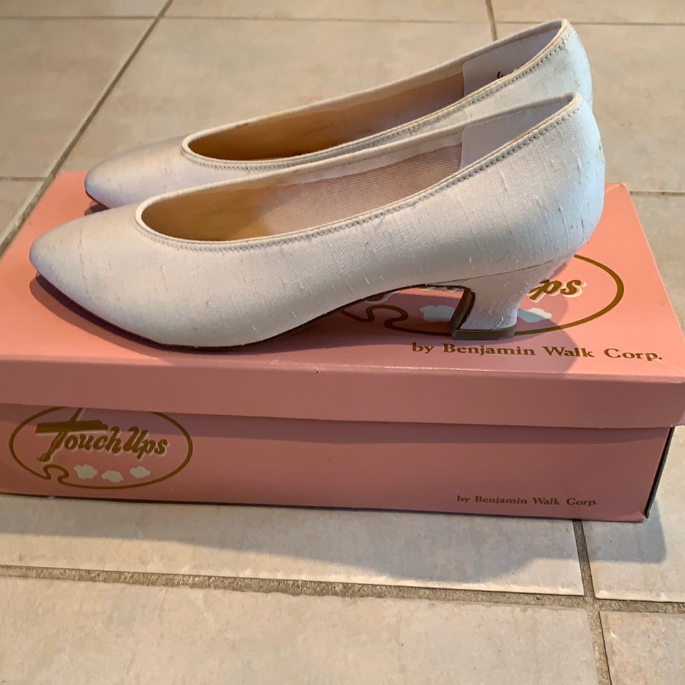Touch Ups Women White Heels Size 6
